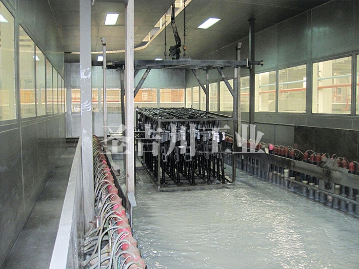 Chassis frame self-propelled hoist electrophoretic coating line