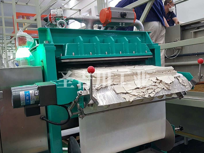 Phosphating automatic belt slag remover