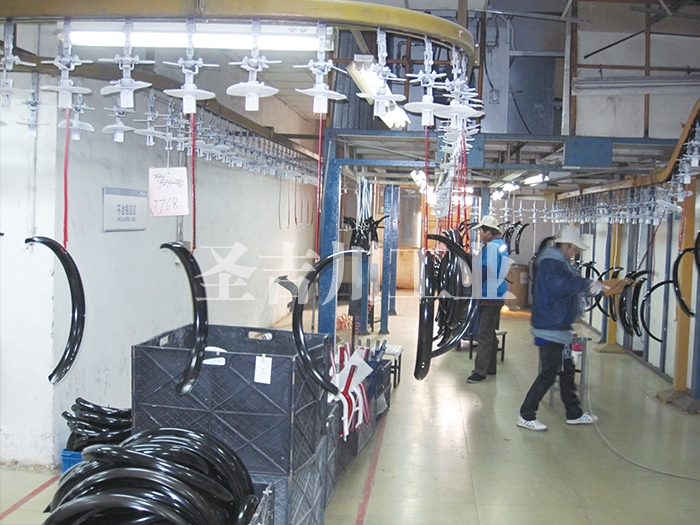 Bicycle mudguard painting line